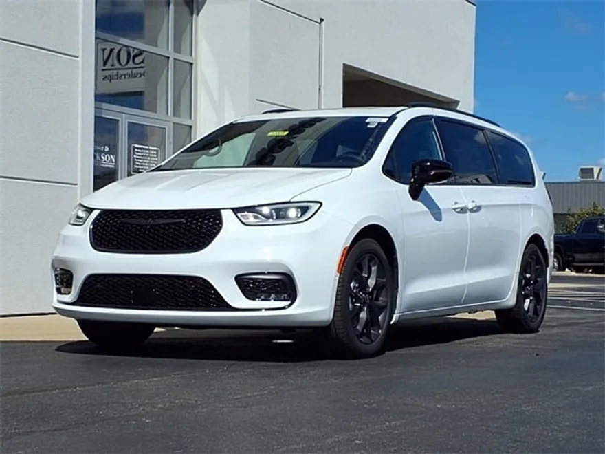 2026 Chrysler Pacifica Limited photo 1