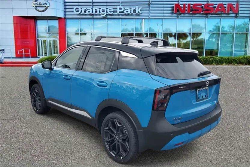 2025 Nissan Kicks SR photo 1