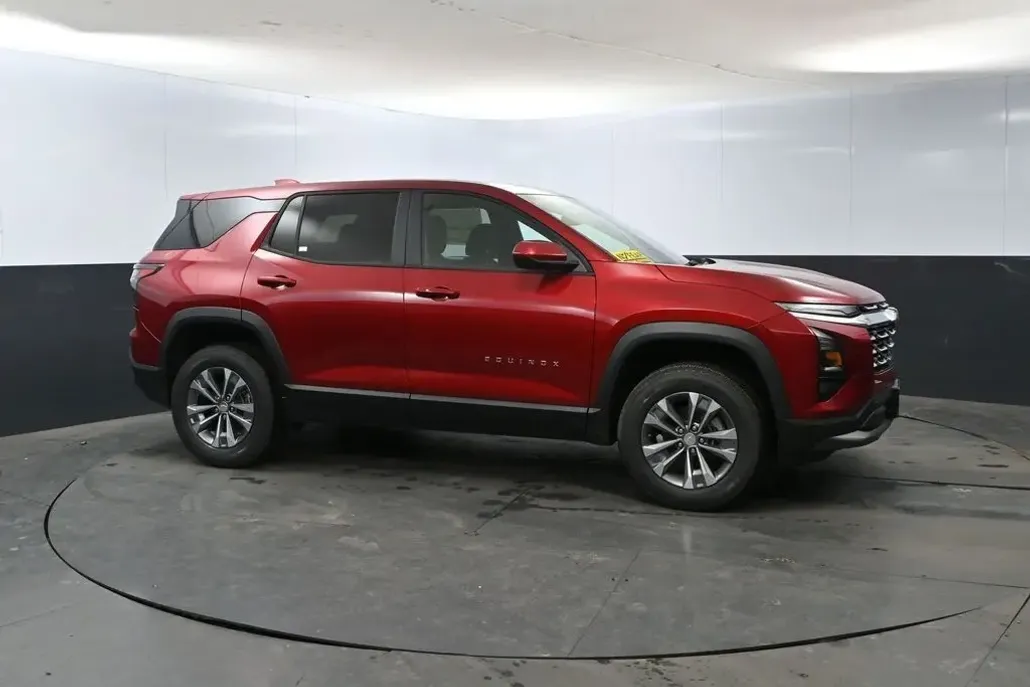 2025 Chevrolet Equinox LT photo 1
