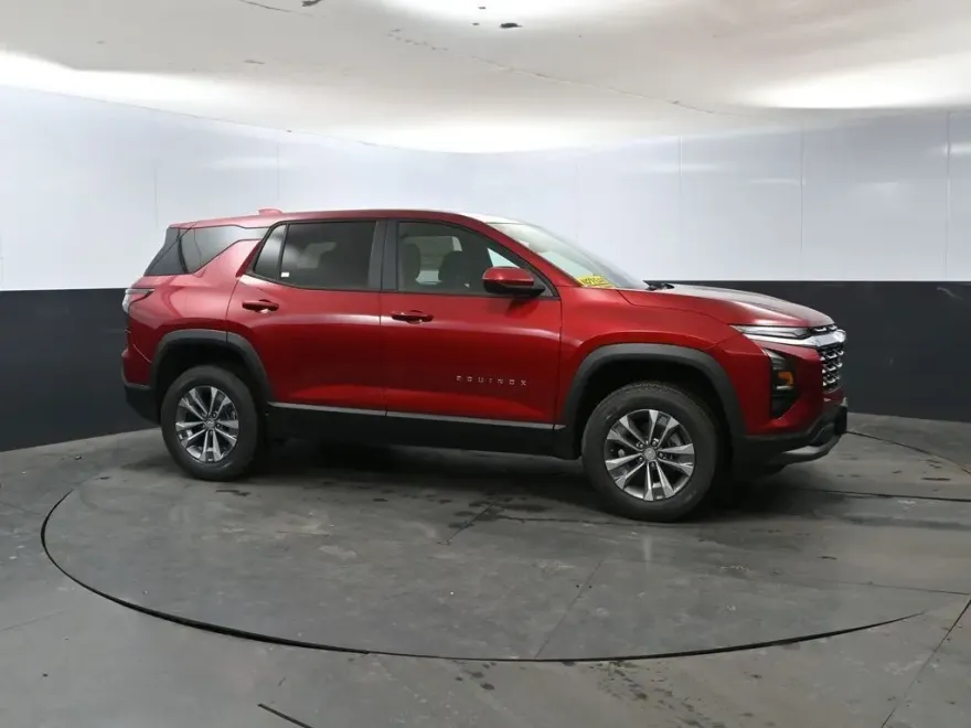 2025 Chevrolet Equinox LT photo 1