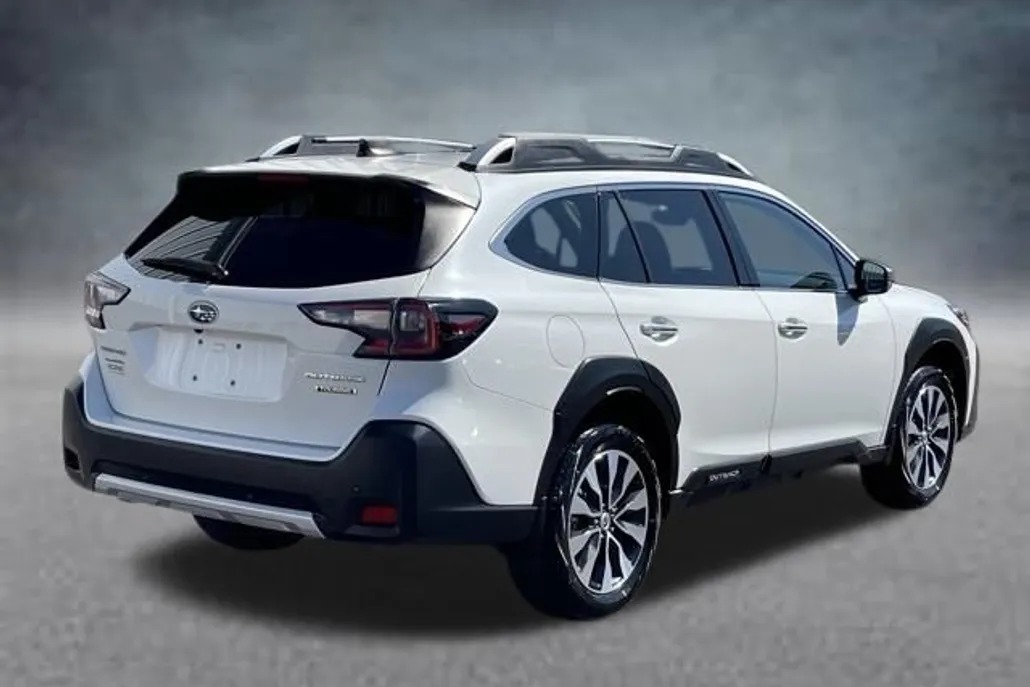 2024 Subaru Outback Touring photo 1