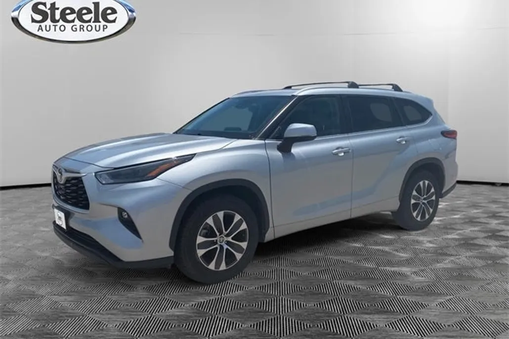 2023 Toyota Highlander XLE photo 1