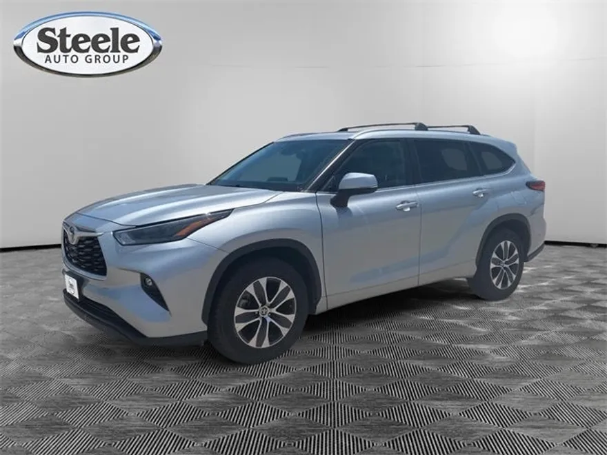2023 Toyota Highlander XLE photo 1