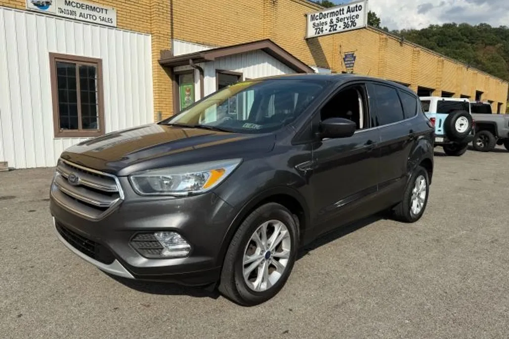 2017 Ford Escape SE Sport photo 1