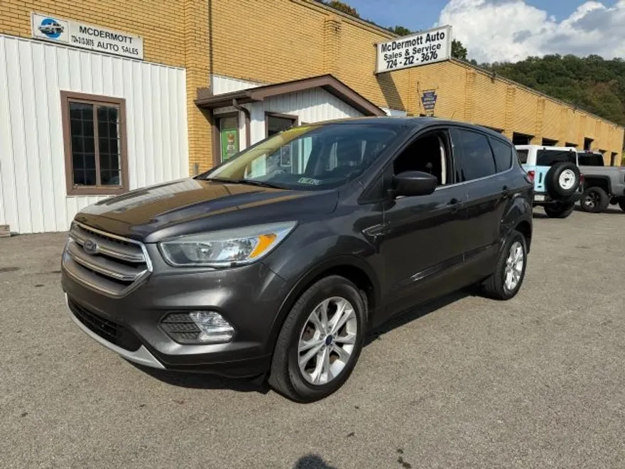 2017 Ford Escape SE Sport photo 1