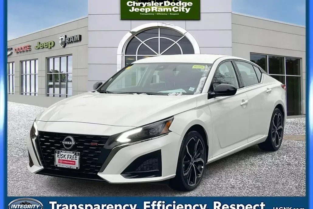 2025 Nissan Altima 2.5 SR photo 1