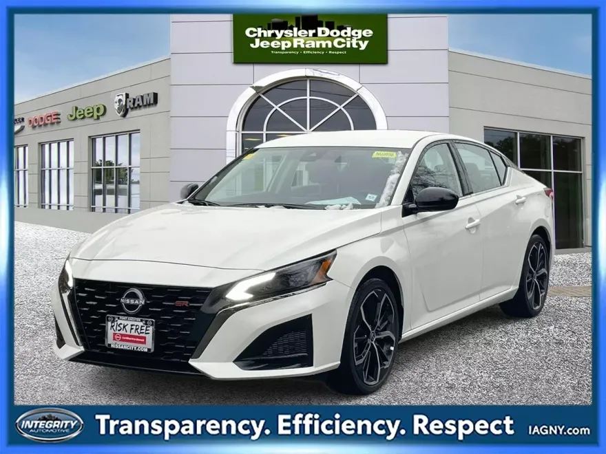 2025 Nissan Altima 2.5 SR photo 1