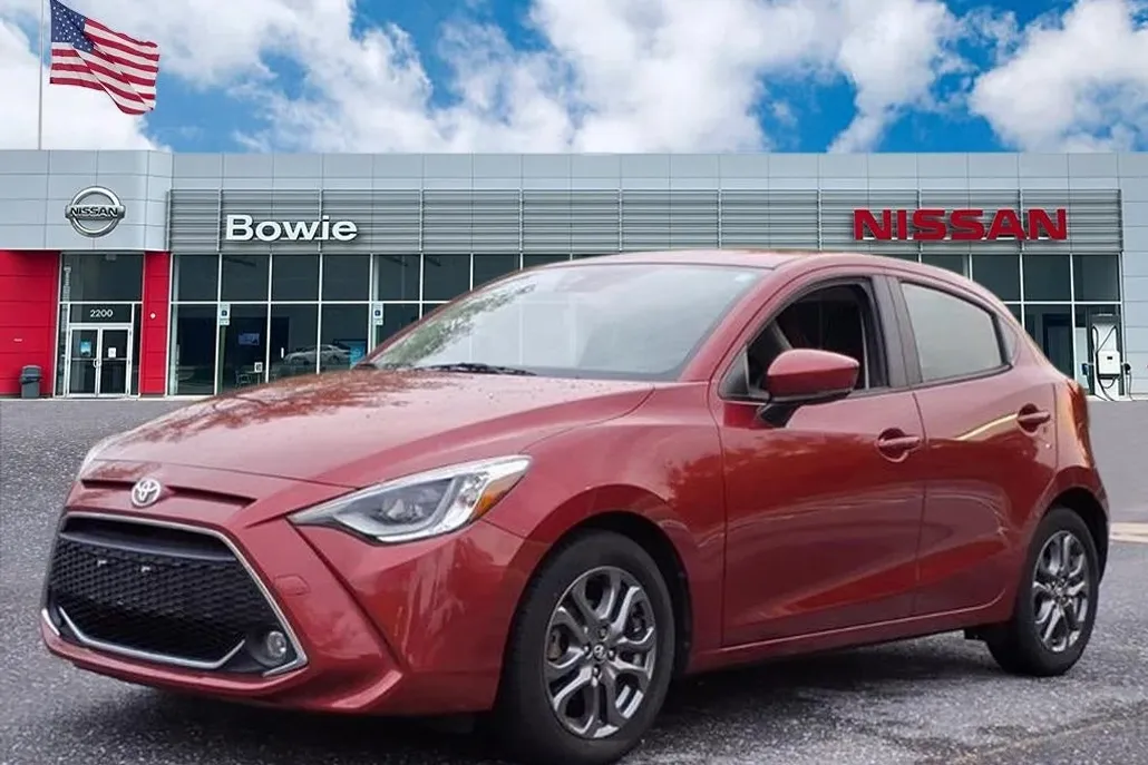 2020 Toyota Yaris XLE photo 1