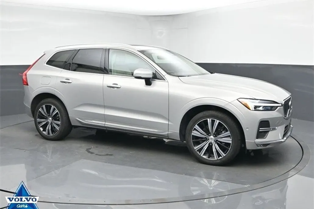 2023 Volvo XC60 B5 Plus photo 1
