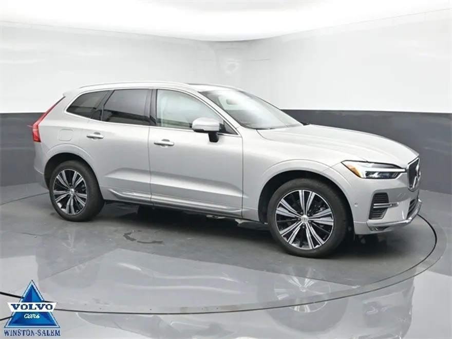 2023 Volvo XC60 B5 Plus photo 1