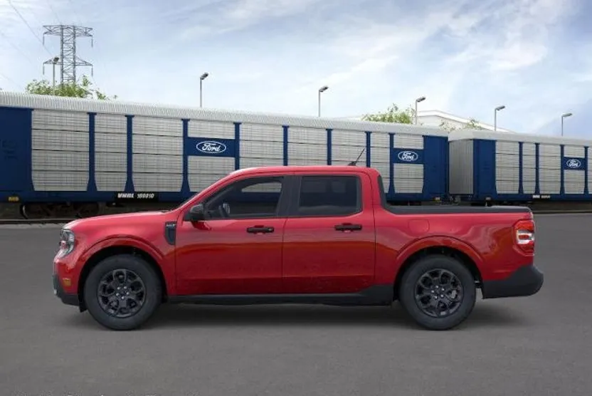 2025 Ford Maverick XLT photo 1