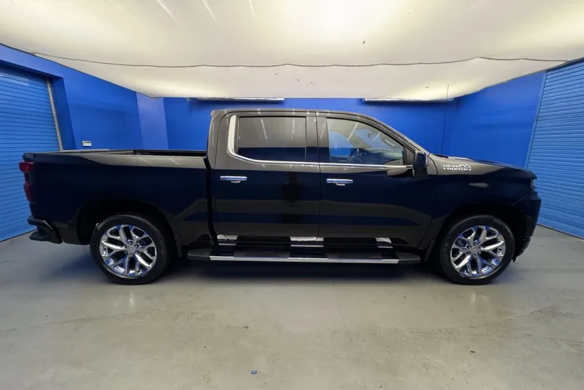 2020 Chevrolet Silverado High Country photo 1