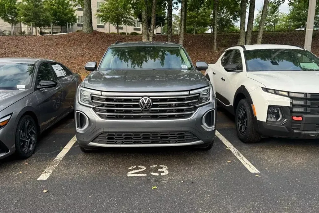 2024 Volkswagen Atlas SE Technology photo 1