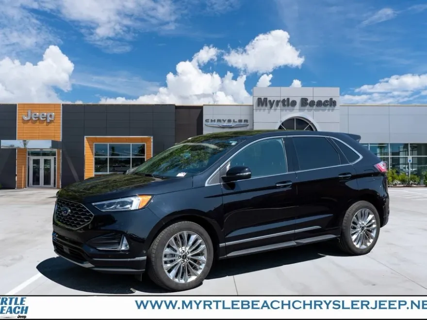 2022 Ford Edge Titanium photo 1