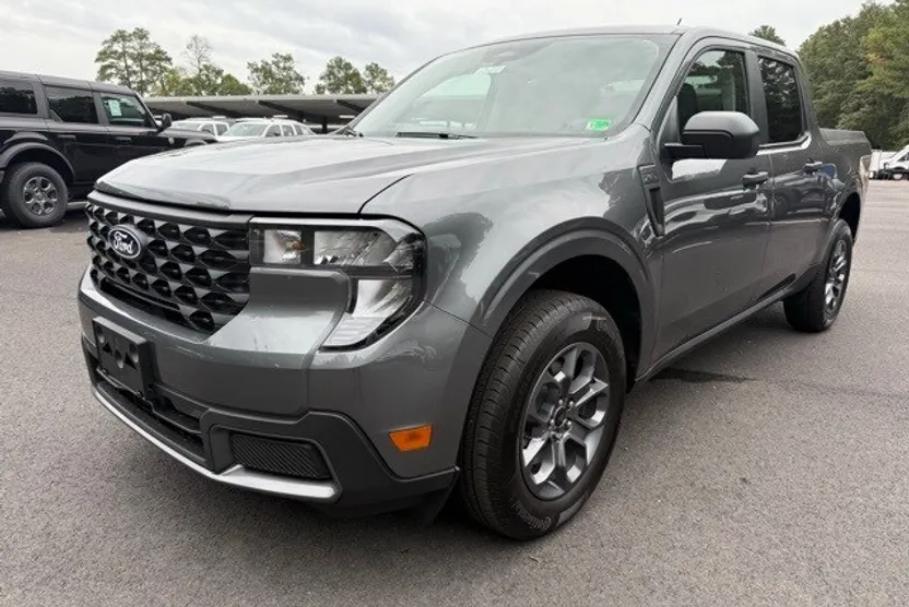 2025 Ford Maverick XLT photo 1