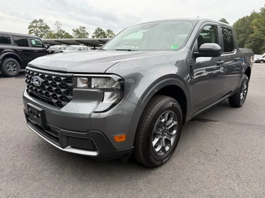 2025 Ford Maverick XLT photo 1