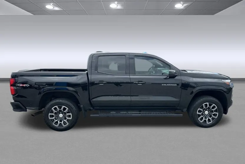 2023 Chevrolet Colorado LT photo 1