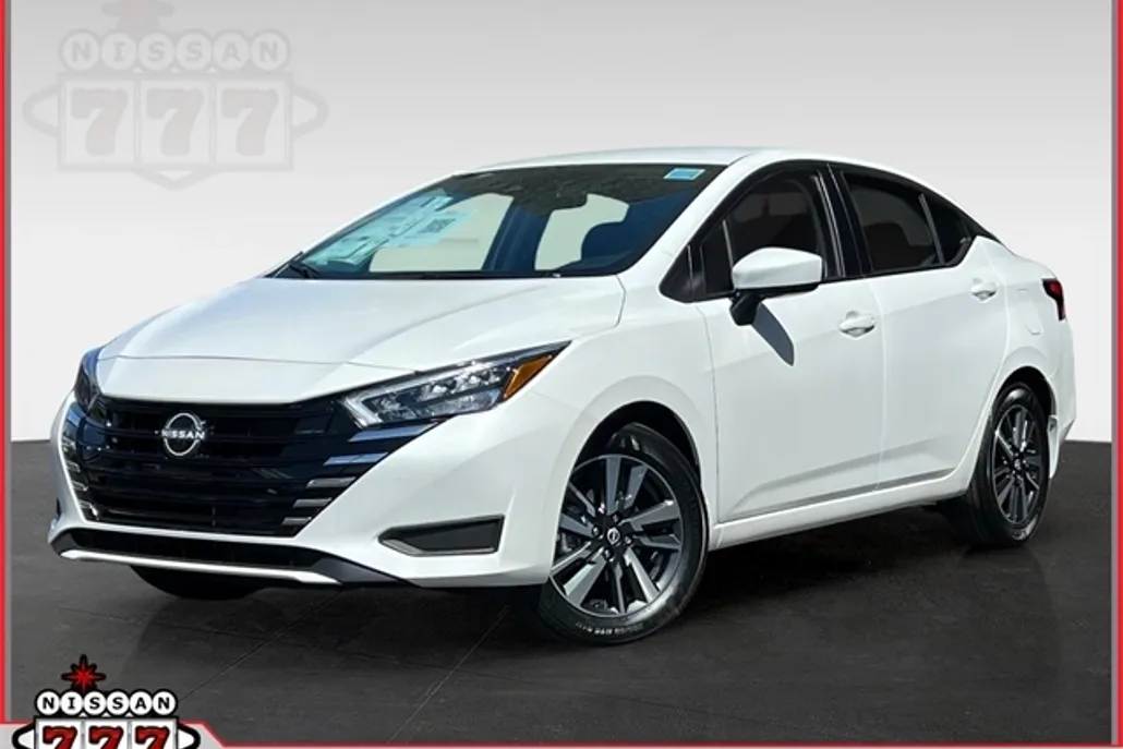 2025 Nissan Versa 1.6 SV photo 1