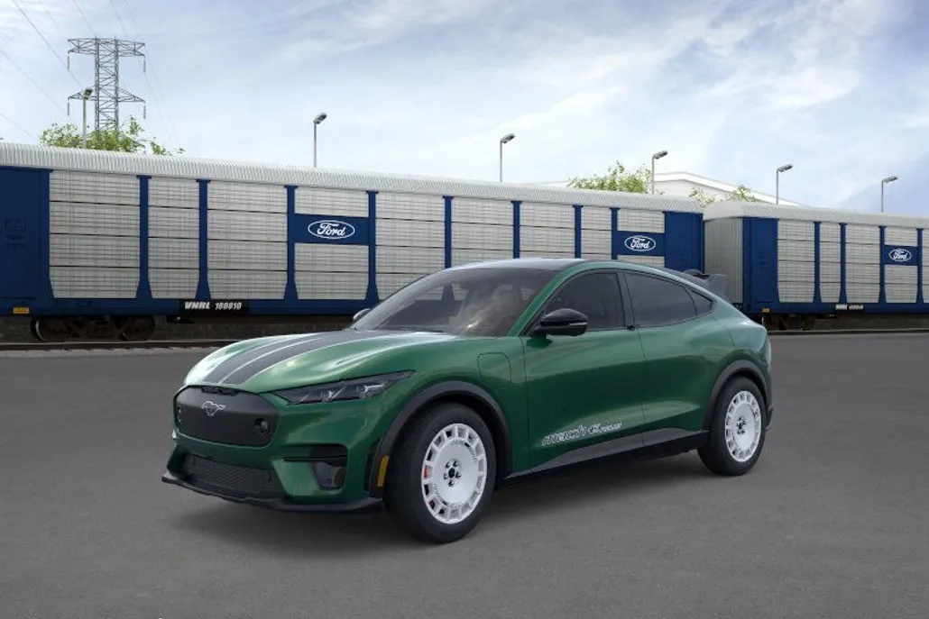 2025 Ford Mustang Mach-E GT photo 1