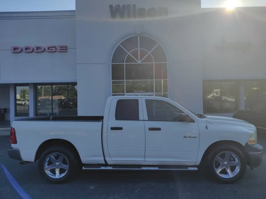 2009 Dodge Ram ST photo 1