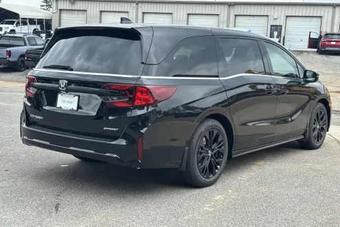2025 Honda Odyssey photo 3