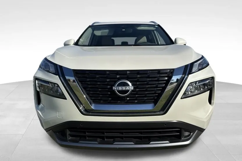 2023 Nissan Rogue SL photo 1