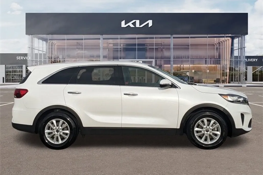 2019 Kia Sorento LX photo 1