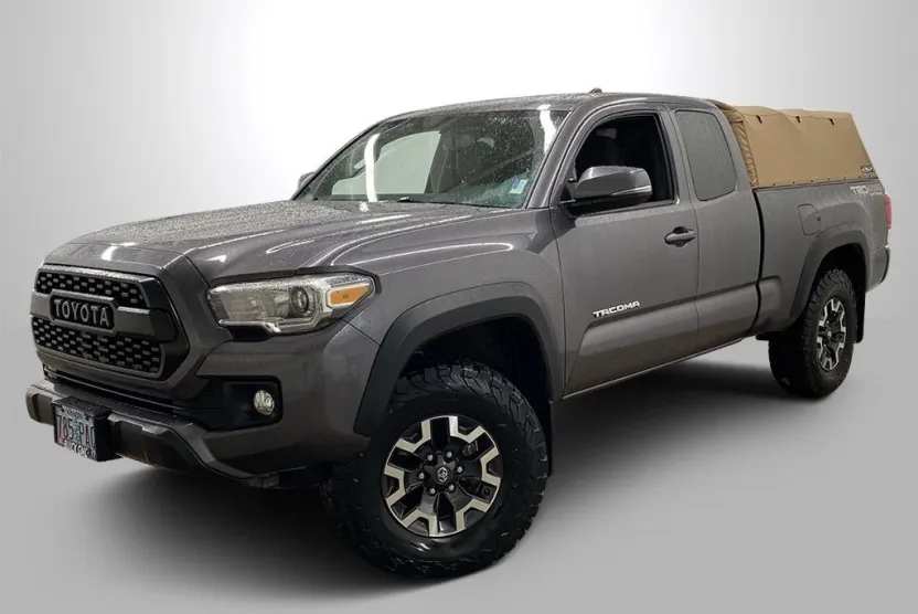 2017 Toyota Tacoma SR5 TRD Sport photo 1