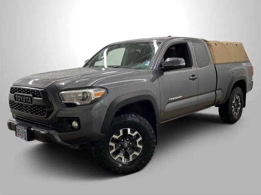 2017 Toyota Tacoma SR5 TRD Sport photo 1