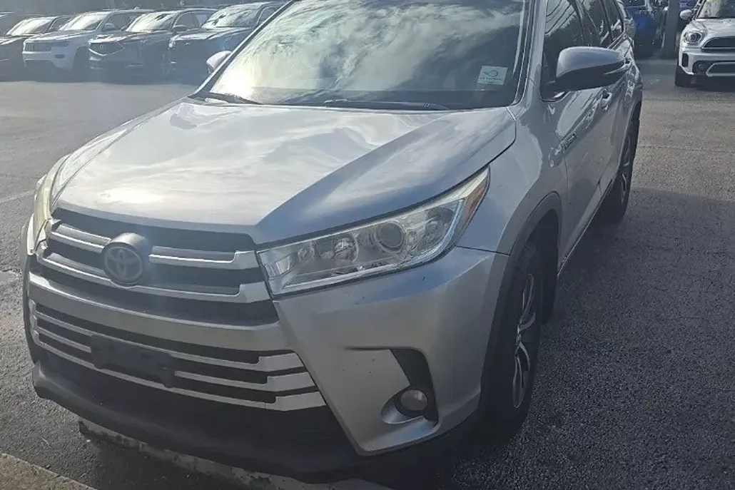 2017 Toyota Highlander Hybrid XLE photo 1