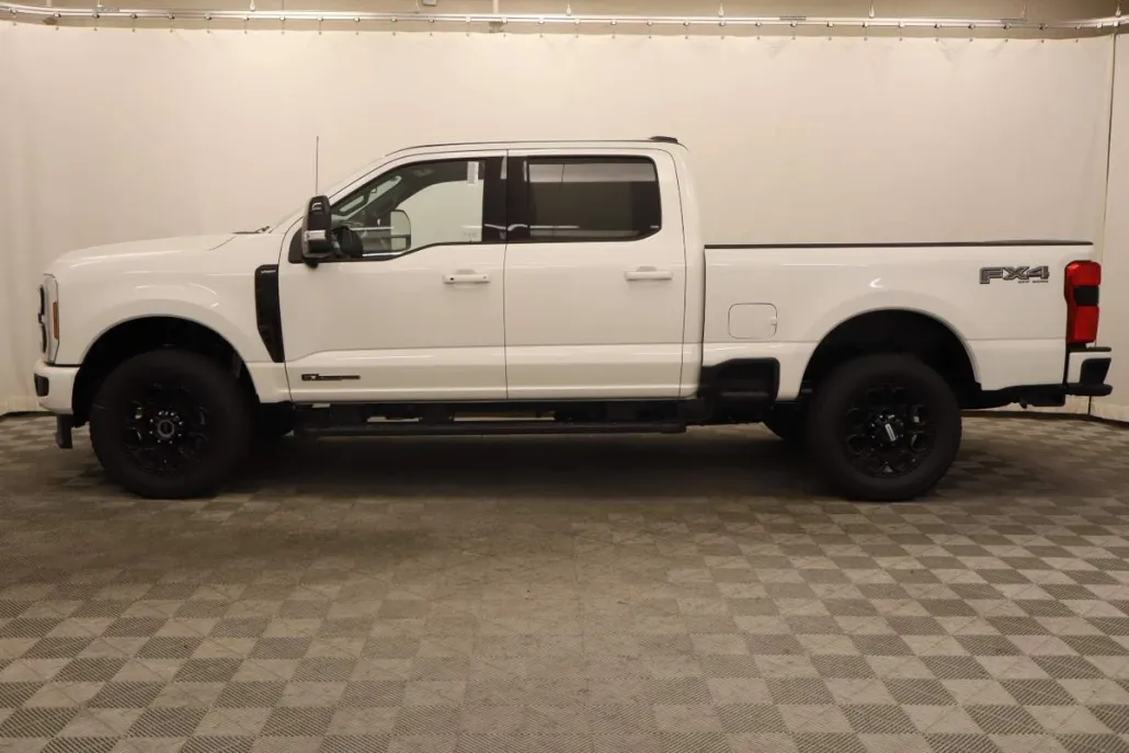 2025 Ford F-250 Lariat photo 1