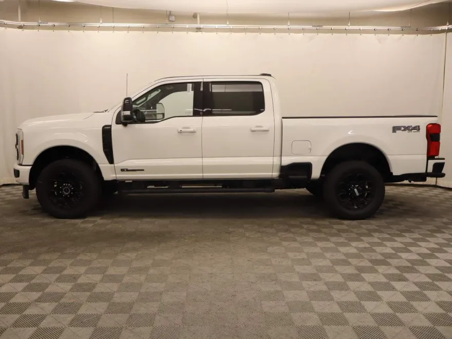 2025 Ford F-250 Lariat photo 1