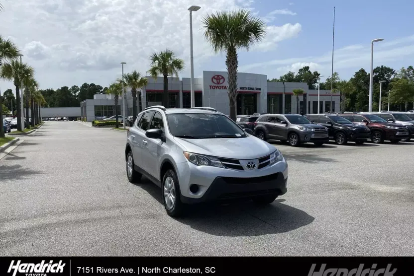 2014 Toyota RAV4 LE photo 1