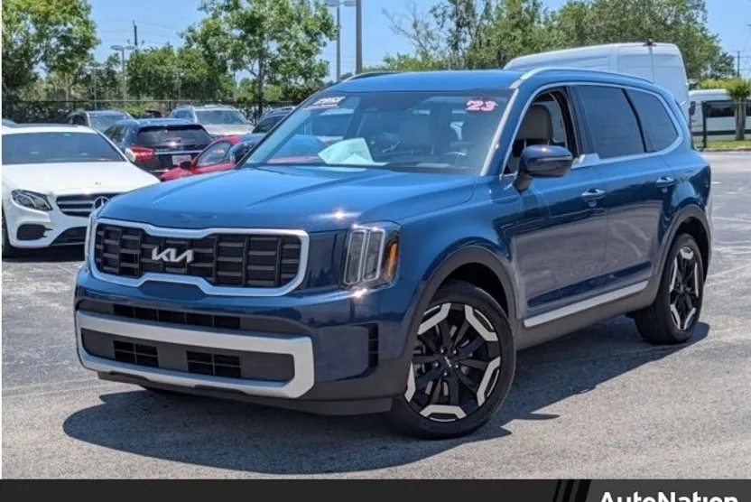 2023 Kia Telluride S photo 1