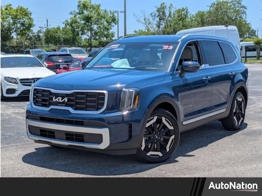 2023 Kia Telluride S photo 1