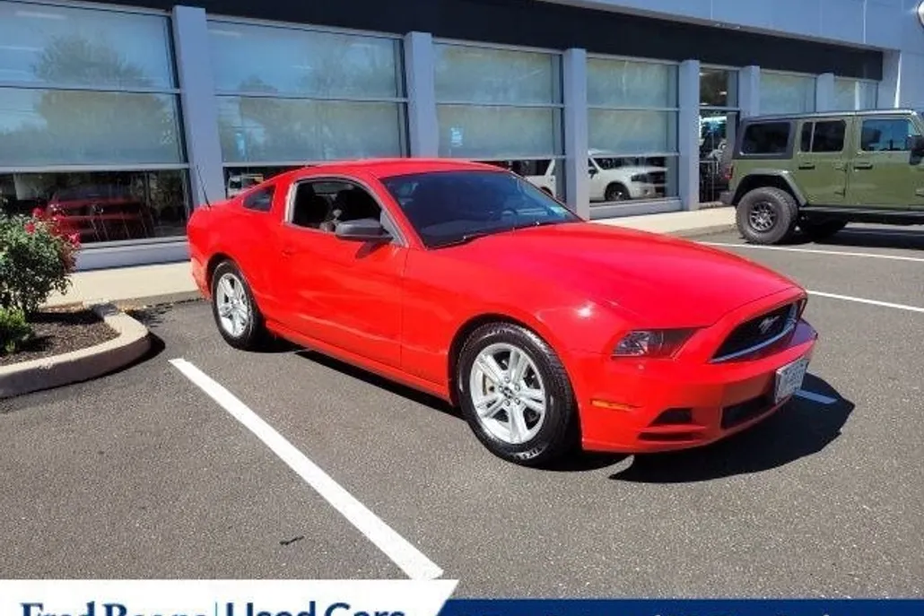 2014 Ford Mustang V6 photo 1