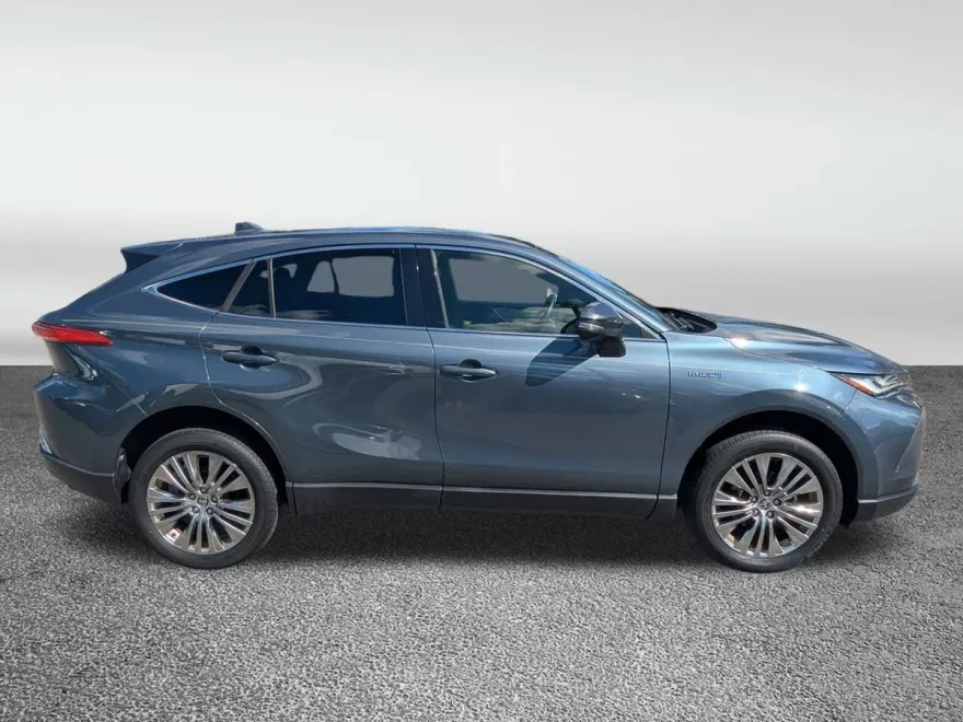 2021 Toyota Venza photo 1