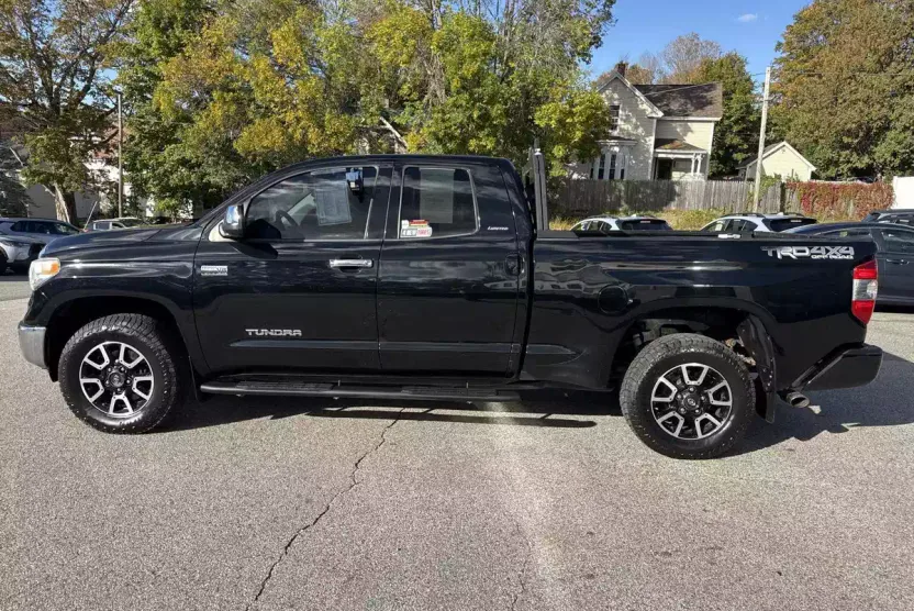 2017 Toyota Tundra Limited photo 1