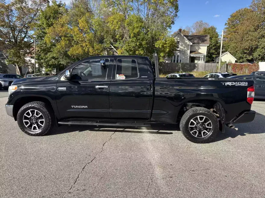 2017 Toyota Tundra Limited photo 1