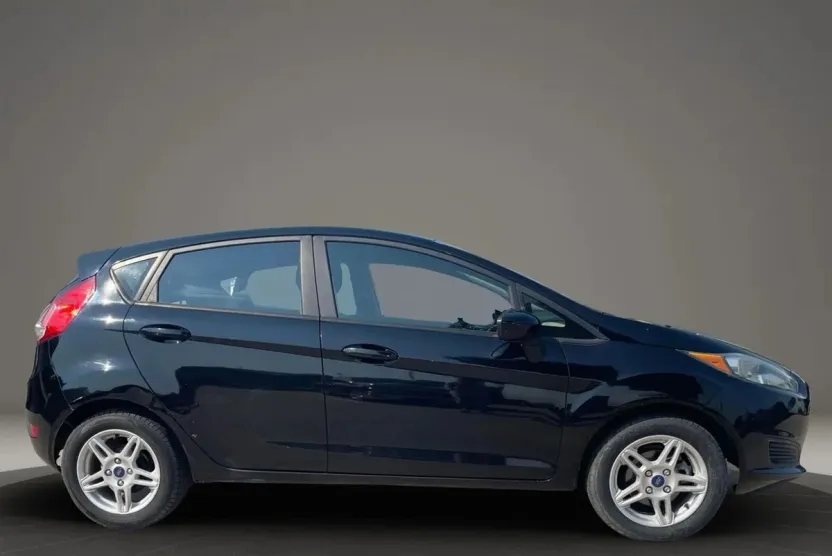 2017 Ford Fiesta SE photo 1