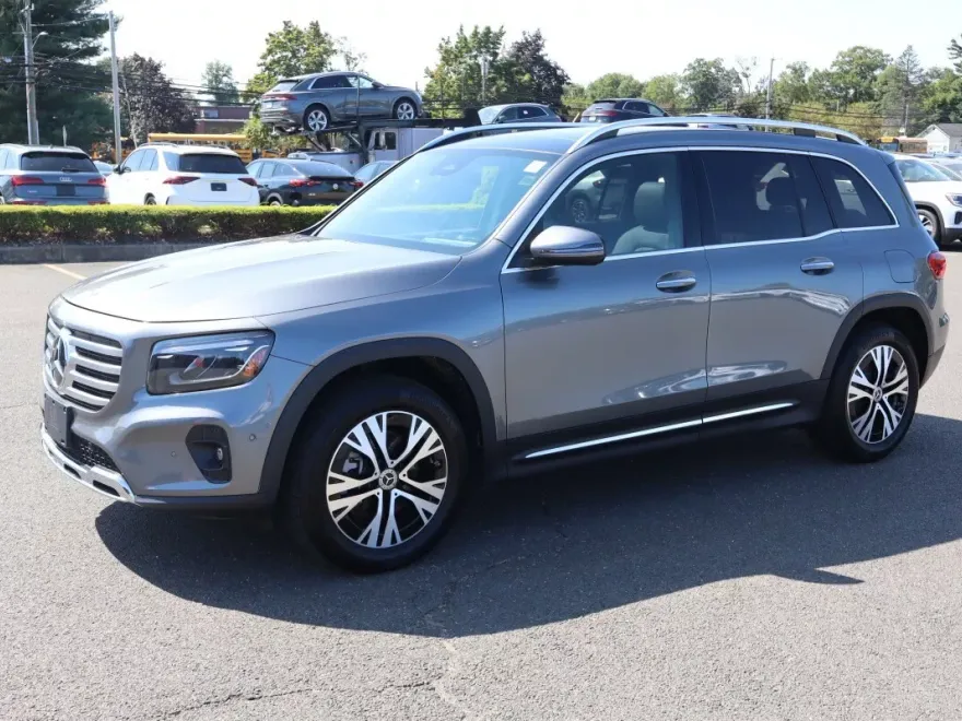 2024 Mercedes Benz GLB 250 4MATIC photo 1