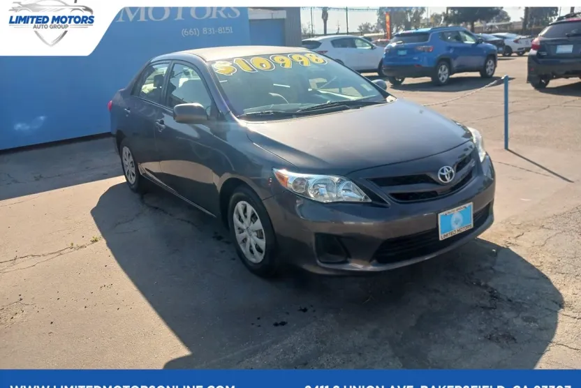 2011 Toyota Corolla LE photo 1