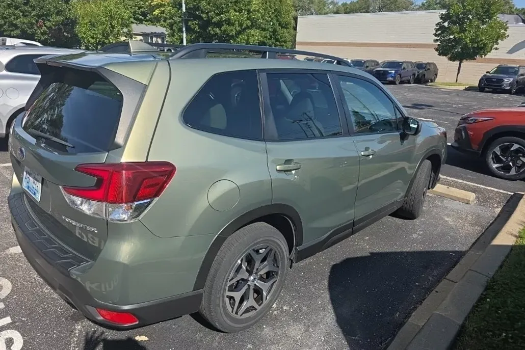 2020 Subaru Forester Premium photo 1