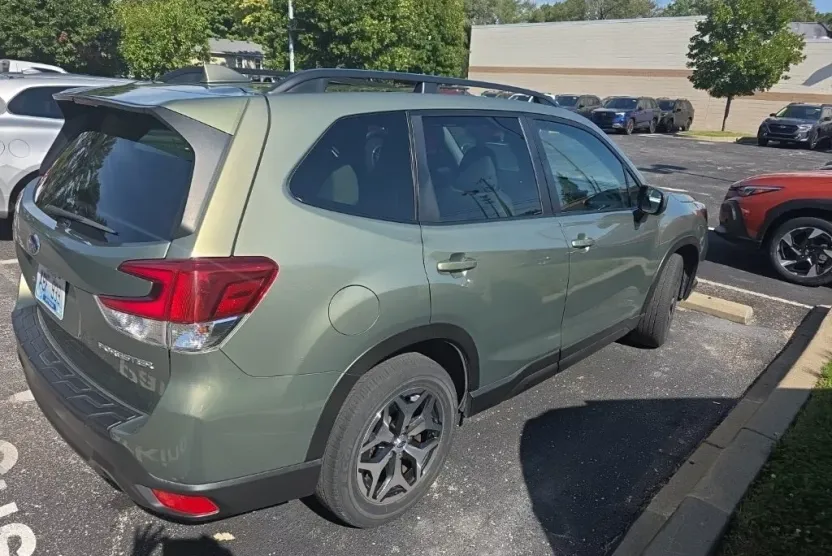 2020 Subaru Forester Premium photo 1