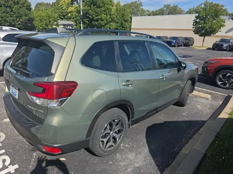 2020 Subaru Forester Premium photo 1