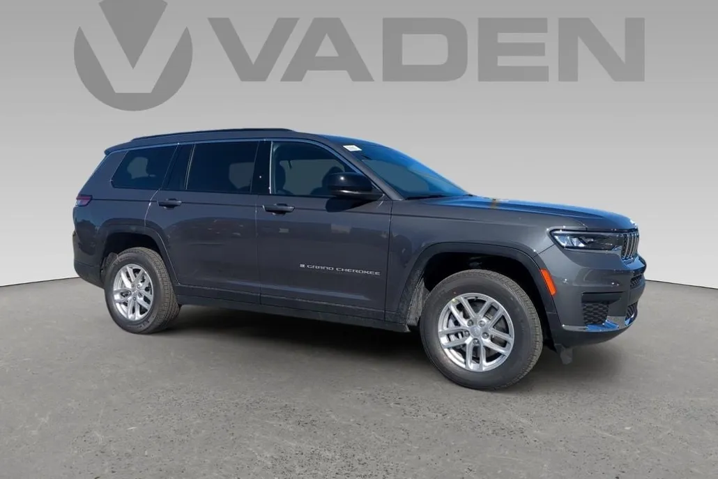 2025 Jeep Grand Cherokee Laredo photo 1