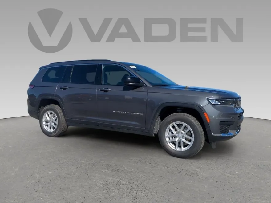 2025 Jeep Grand Cherokee Laredo photo 1