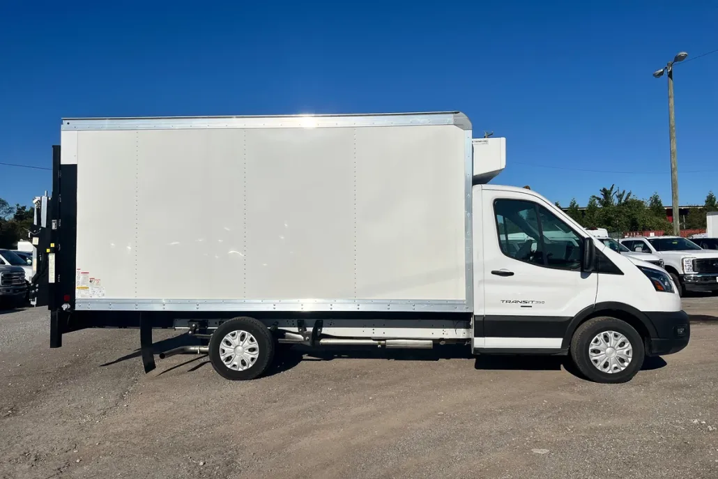2023 Ford Transit Chassis Cutaway photo 1