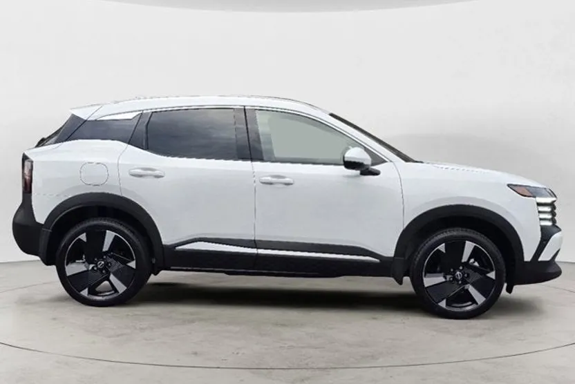 2025 Nissan Kicks SR photo 1