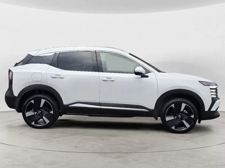 2025 Nissan Kicks SR photo 1